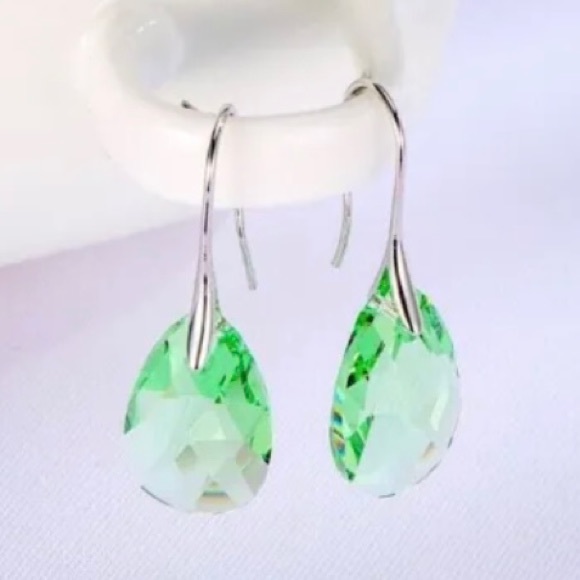 Jewelry - 💗 Green Crystal Teardrop Silver Earrings NEW
